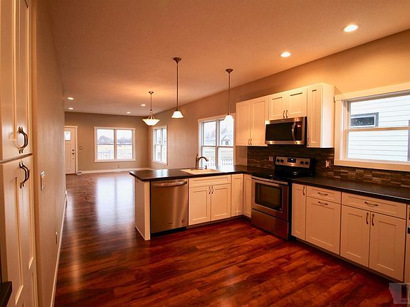 3rd image of 7 Garden Cottage Ln