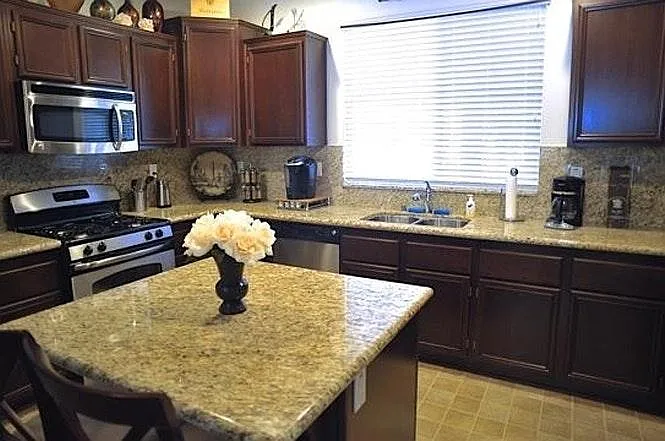 3 bed, 2.5 bath, 2156 sqft, $3,045 — Photo 4