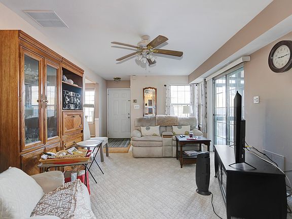 5th image of 133 Edgewater Dr #29