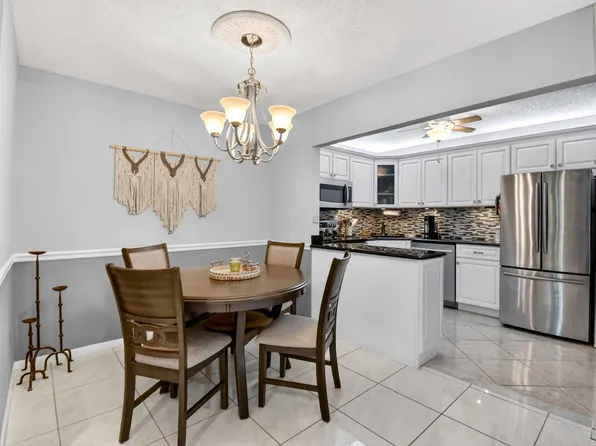 207 Pine Hov Circle #D2, Greenacres, FL 33463