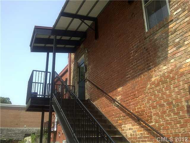 2nd image of 3120 Davidson St #210