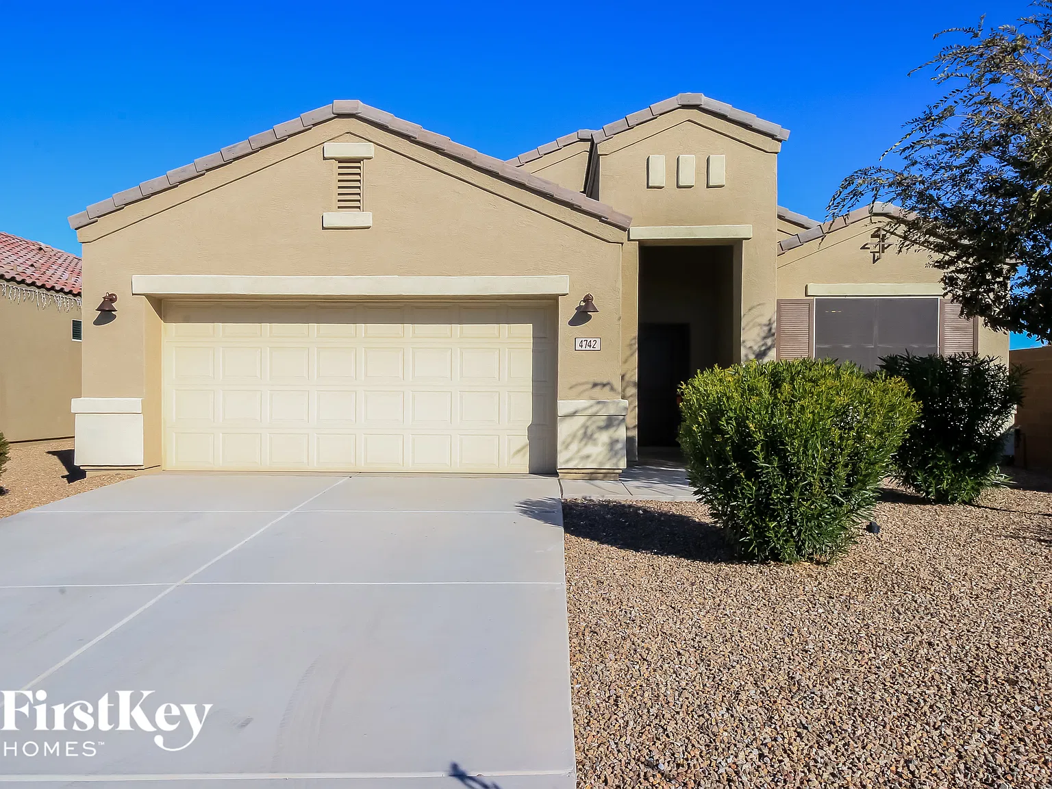 4 bed, 2.0 bath, 2082 sqft, $2,150 — Photo 1