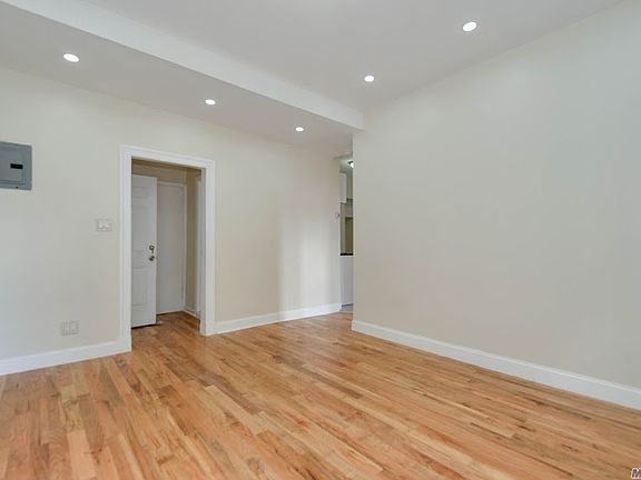 4th image of 816 S Oak Dr