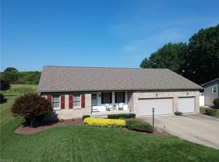 60 Forest Hill Dr, Hubbard, OH