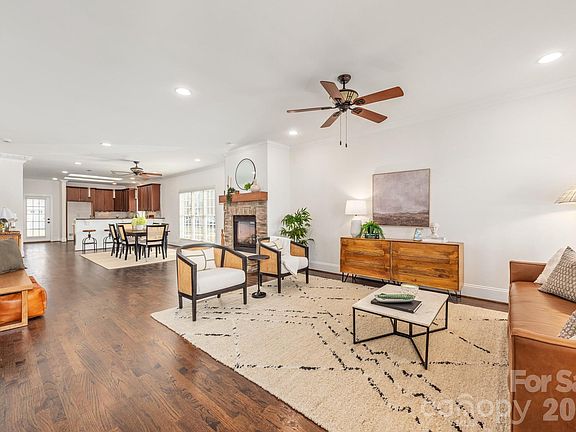 4th image of 3542 Coleraine Ave