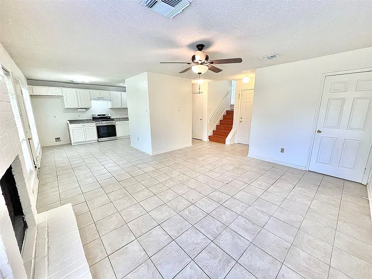 10910 Olivewood Dr — Photo 2