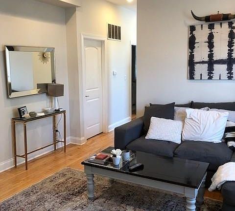 2nd image of 810 N Wood St #2