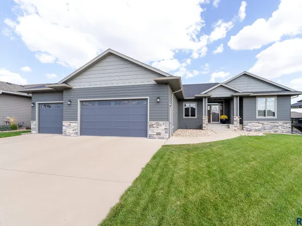 4304 S Safflower Ave, Sioux Falls, SD 57110