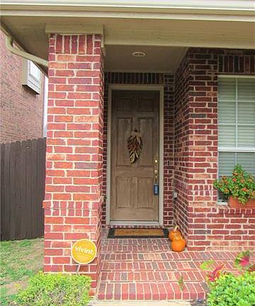 4th image of 15909 Alvarado Dr