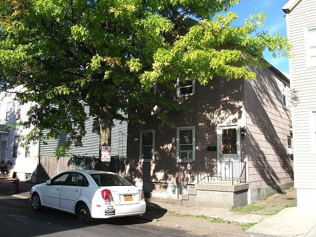 2nd image of 512 2nd St