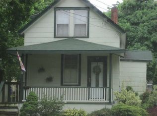 32 Pressey St, Hammonton, NJ 08037