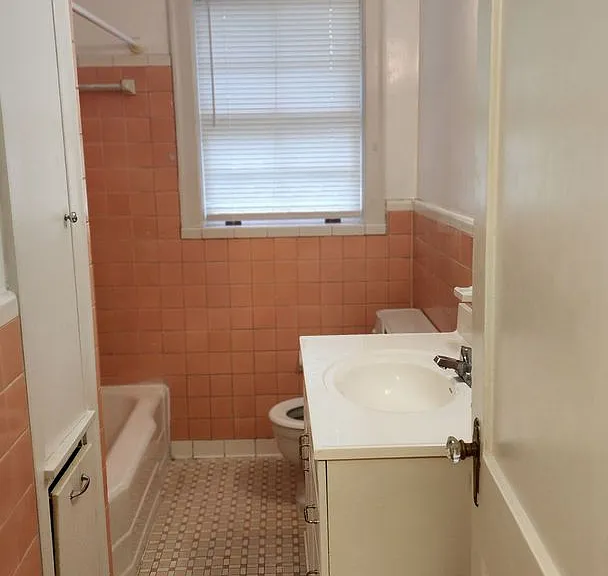 charming 2-bedroom, 1-bath upstairs rental — Photo 13