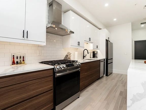 3rd image of 28 Telegraph St #2