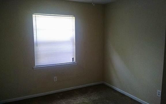 4th image of 3728 Emerald Dr