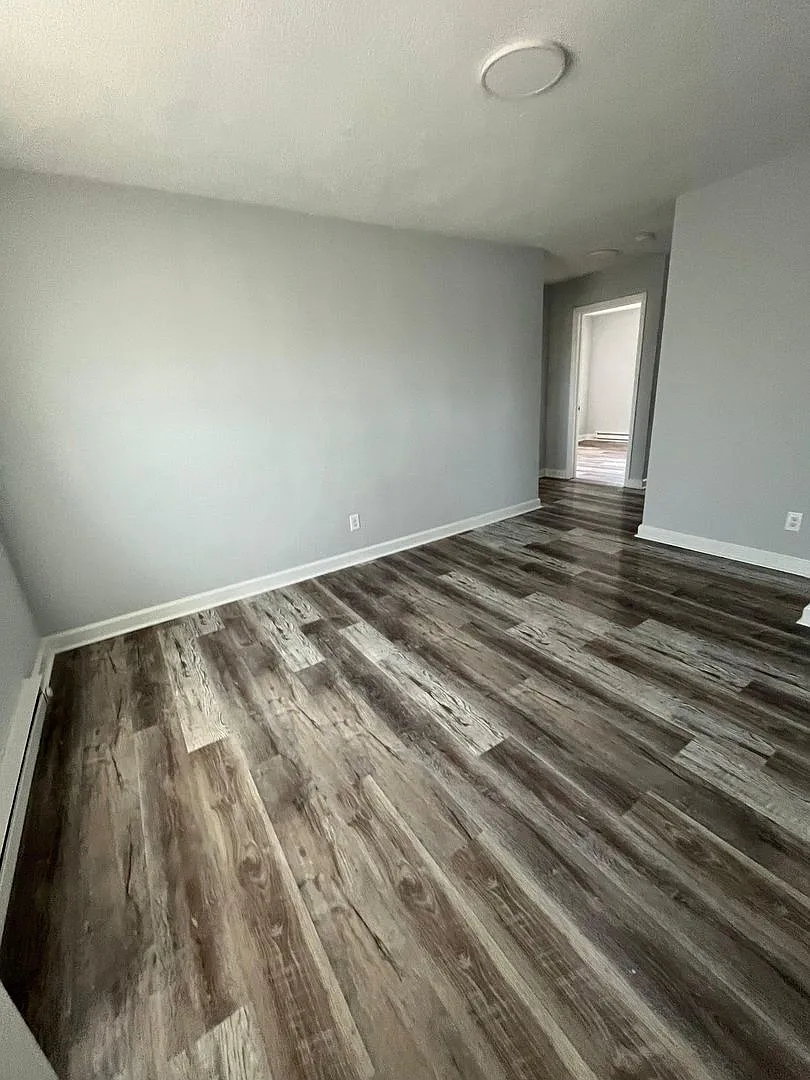 1350 N. Chestnut St. — Photo 4