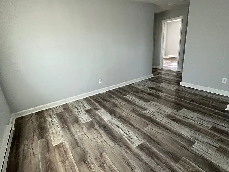 1350 N Chestnut St — Photo 4