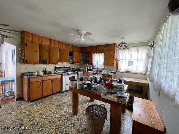 2nd image of 207 Melody Ln