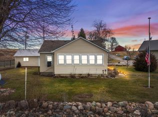 430 Story Lake Dr, Hudson, IN 46747