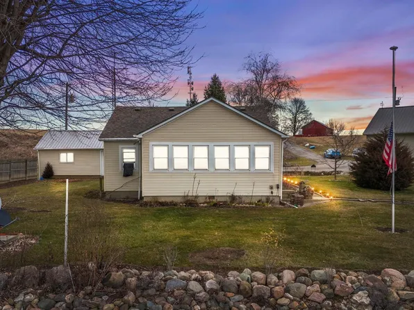 430 Story Lake Dr, Hudson, IN 46747