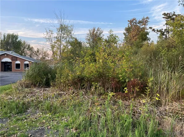 Porter Rd #14, Niagara Falls, NY 14304