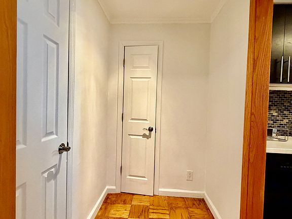 4th image of 40 Brighton 1 Rd #9B