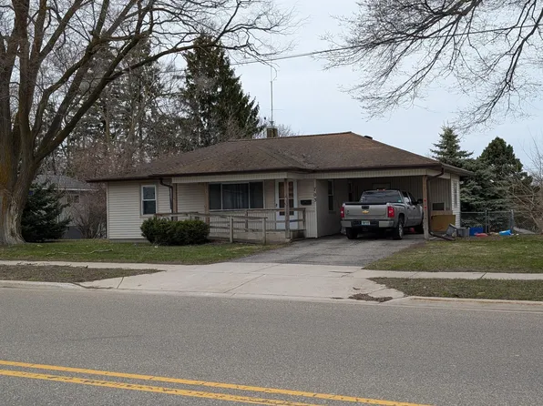 703 6th St, Ludington, MI 49431