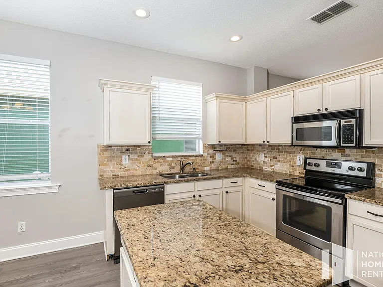 3725 Shawn Cir — Photo 1