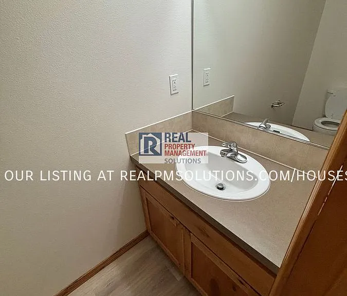 470 Lair Ln — Photo 4