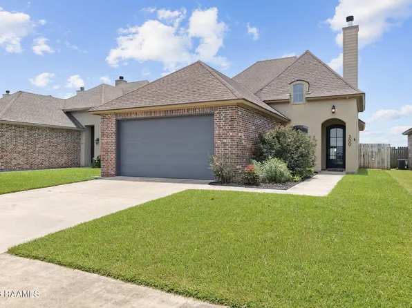 300 Highland View Dr, Youngsville, LA 70592