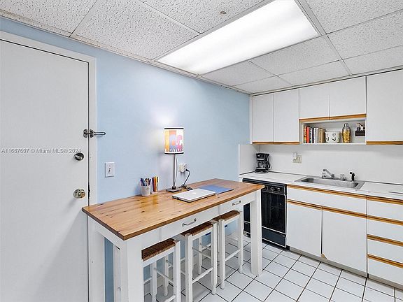 5th image of 700 Biltmore Way APT 707