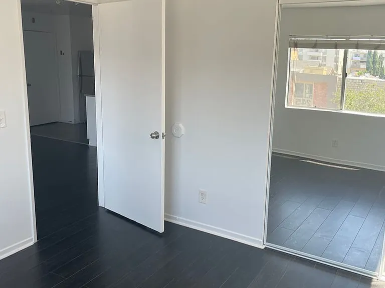 256 S Rampart Blvd — Photo 33