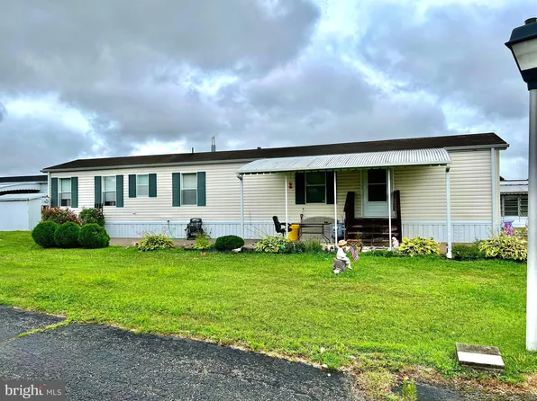 9 Oak Dr, Sicklerville, NJ 08081