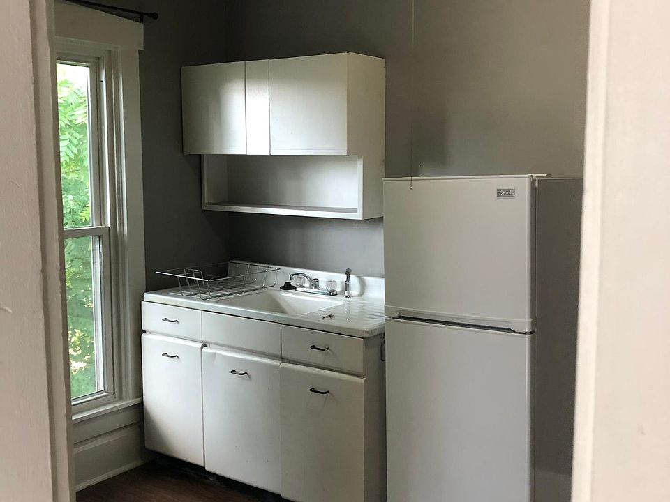 1st image of 215 N Vine St APT 2