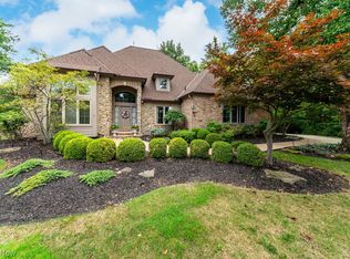 1835 Century Oaks Dr, Westlake, OH 44145