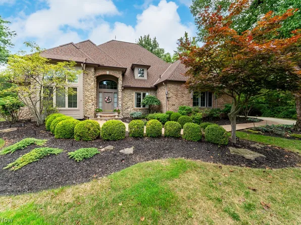 1835 Century Oaks Dr, Westlake, OH 44145
