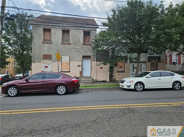 34 Lee Ave, New Brunswick, NJ 08901