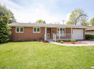 208 E Garrett St, Southern View, IL 62703