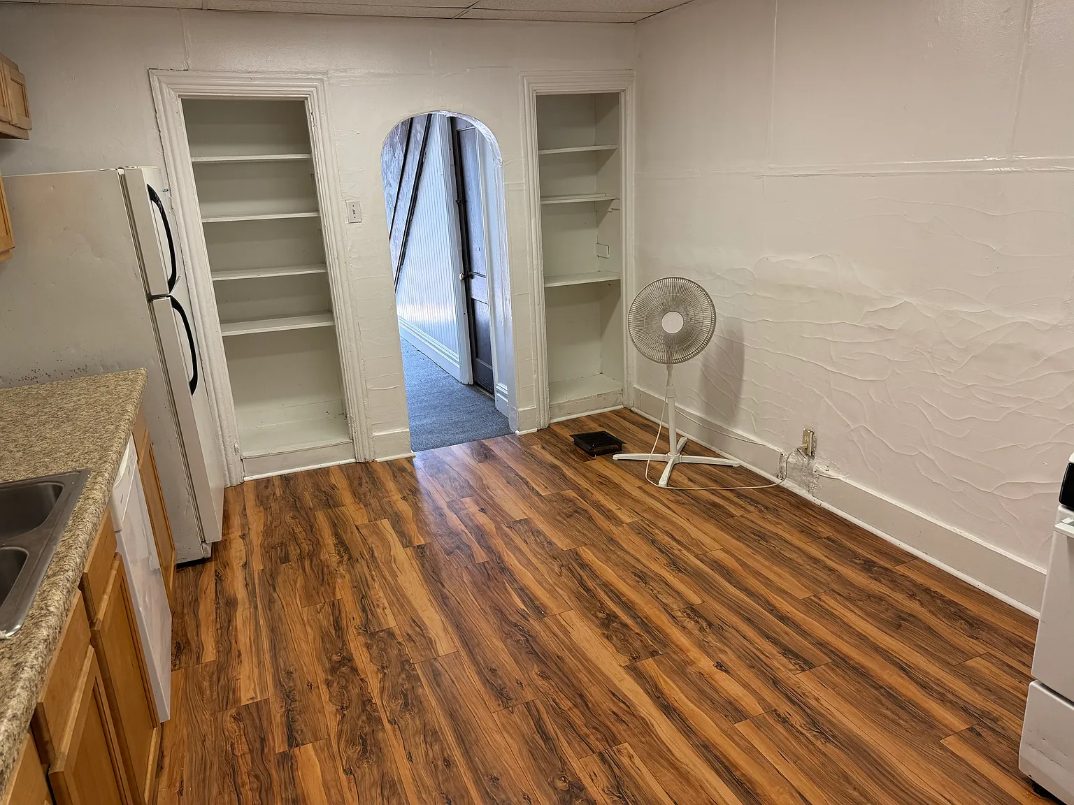 4 bed, $2,200 — Photo 2