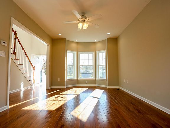 3rd image of 31 Viola Ave