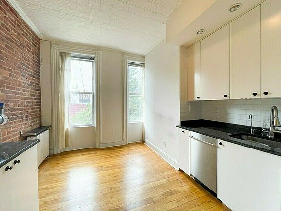 2nd image of 104 Bedford Ave APT 4R