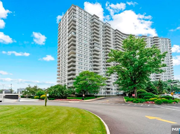 2000 Linwood Ave APT 3P, Fort Lee, NJ 07024