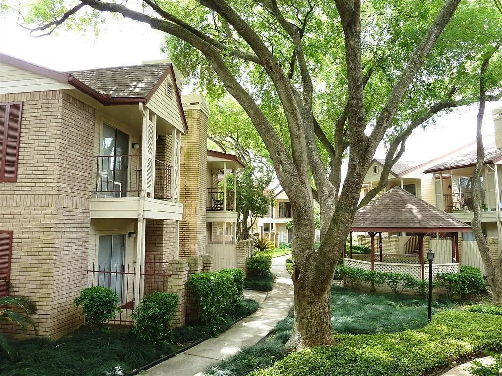 2 bed, 1.0 bath, 964 sqft, $735 — Photo 3