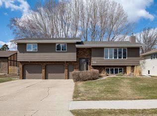 414 W Brandon Dr, Bismarck, ND 58503