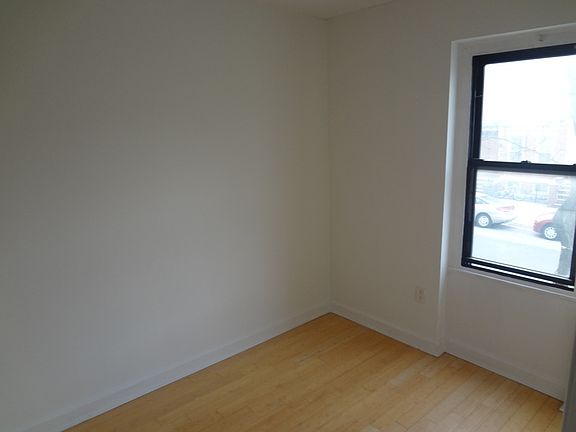 3rd image of 2137 33rd St APT 2E