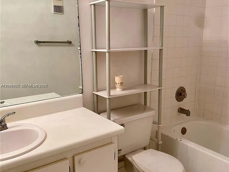 809 NE 199th St #206-7 — Photo 10
