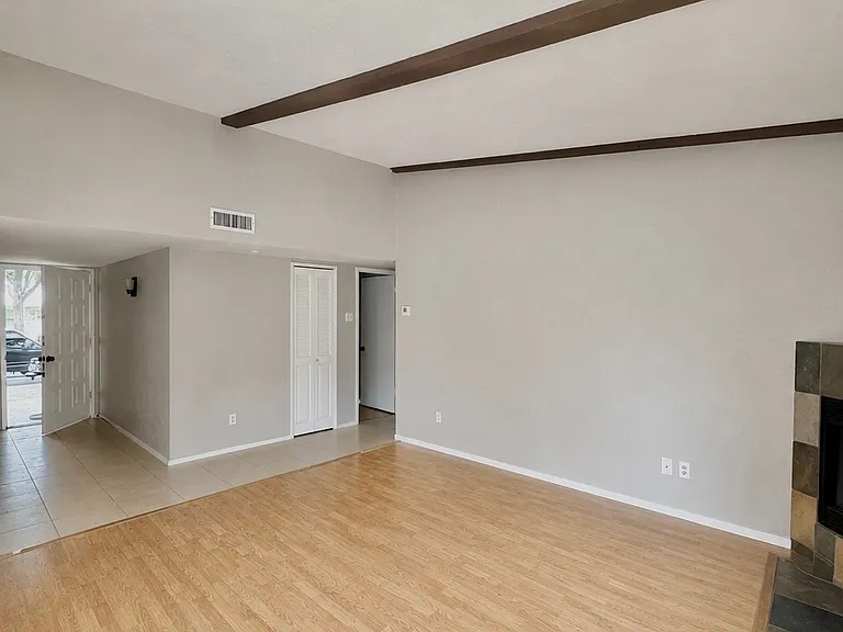1409 Glacier Dr — Photo 4