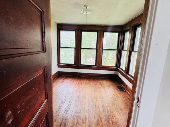 1320 L St #2E, Bedford, IN 47421