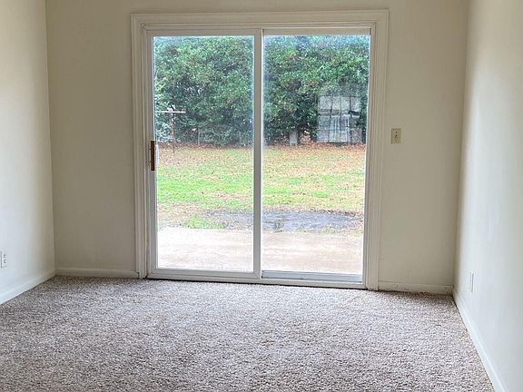 4th image of 105 Royal Dr