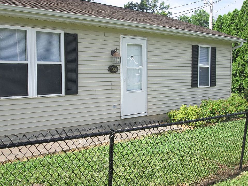 FRONT DOOR /FRONT YARD