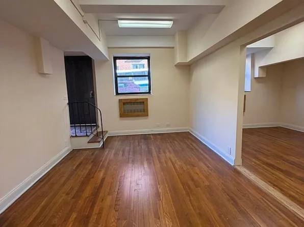 6939 Yellowstone Blvd APT 10, Forest Hills, NY 11375